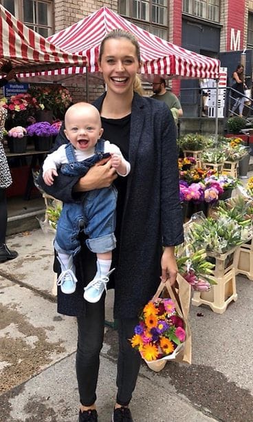 Mia Ehrnrooth ja vauva