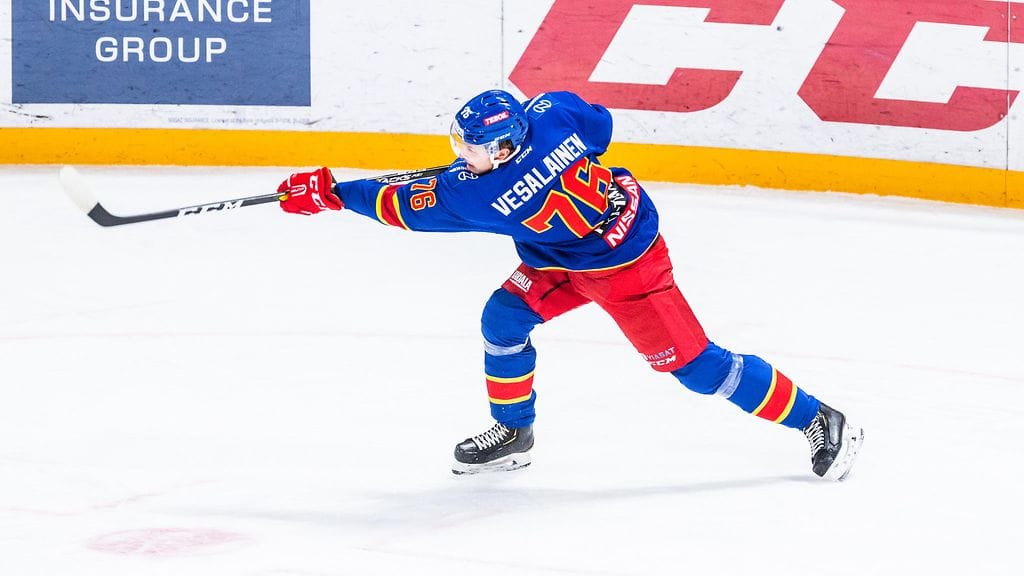 Kristian Vesalainen tykitti hienon osuman.