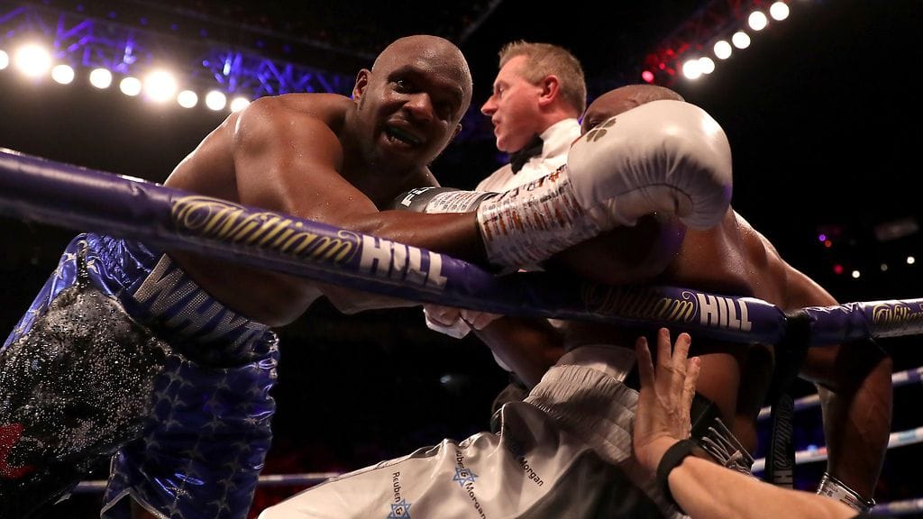 Dillian Whyte ja Dereck Chisora päätyivät toisen erän päätteeksi köysiin.
