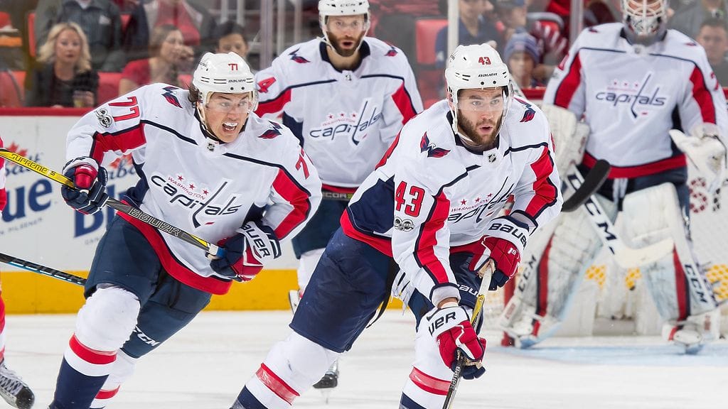 Washington Capitalsin TJ Oshien ja Tom Wilsonin rituaali kummastuttaa.