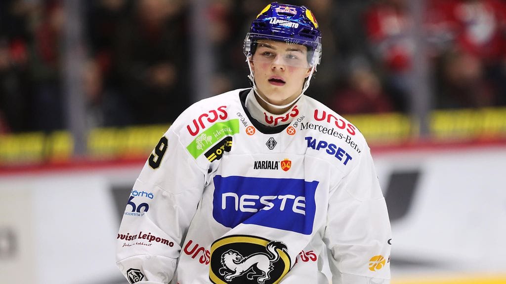 Kärppien keskushyökkääjä Rasmus Kupari on isossa roolissa Nuorten Leijonien riveissä tulevissa MM-kisoissa.