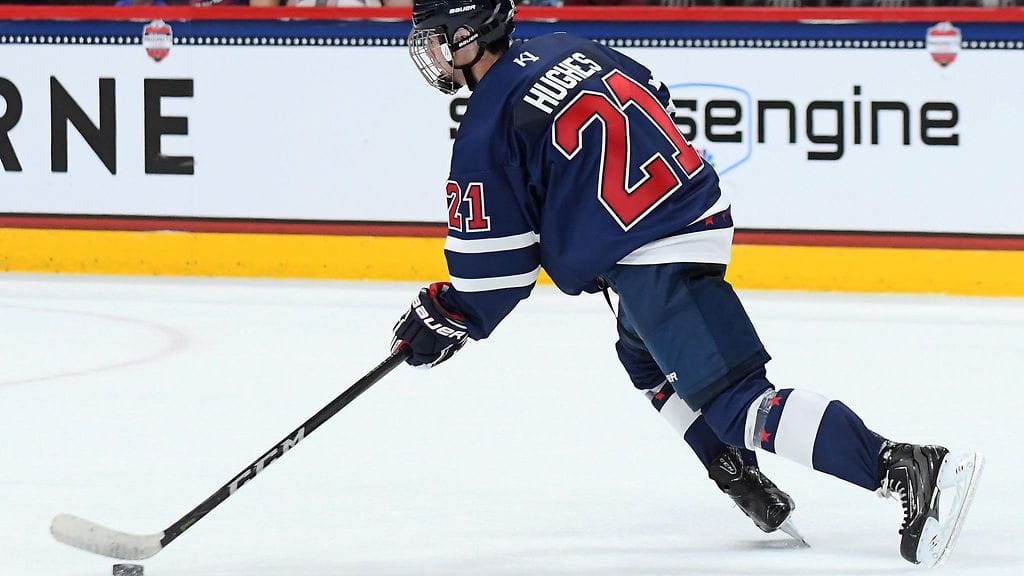 Yhdysvaltalaista Jack Hughesia on viety ennakkoarvioissa ensi kesän NHL-draftin ykkösvaraukseksi.