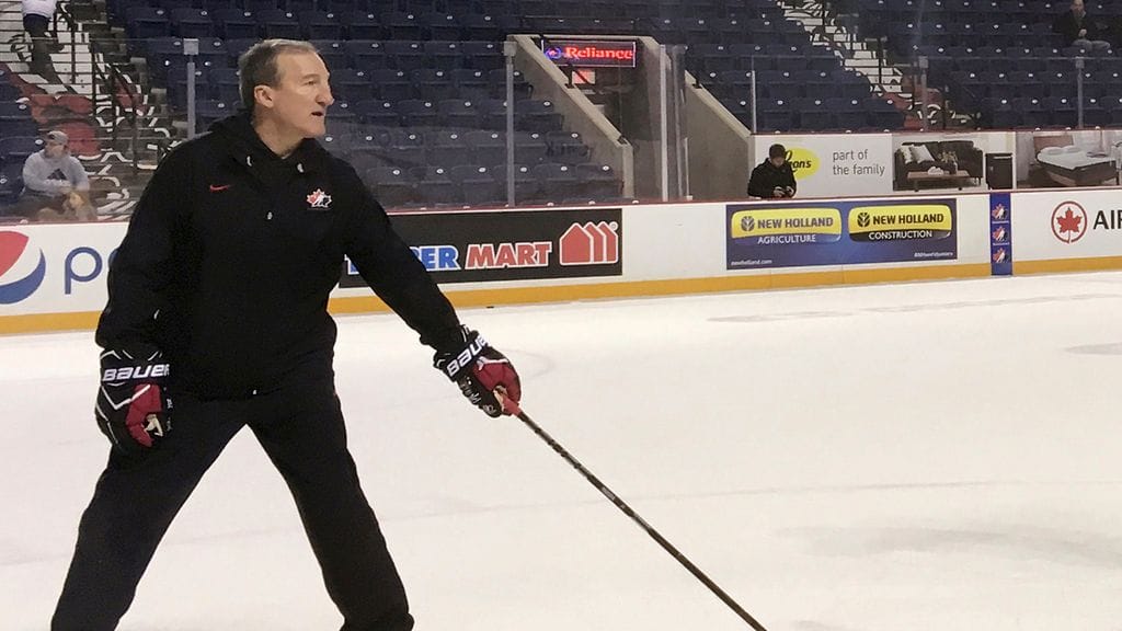 Tim Hunter valmentaa Kanadan nuoria.