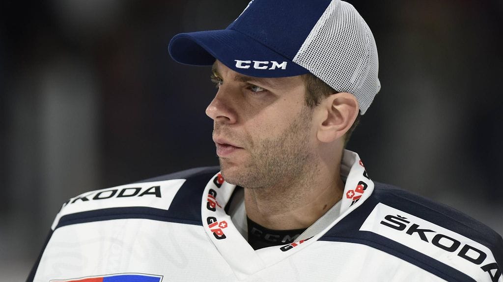 Daniel Manzato vahvistaa KalPaa Spengler Cupissa.