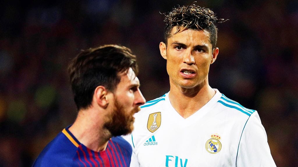 Lionel Messi edustaa yhä FC Barcelonaa, kun taas Cristiano Ronaldo on siirtynyt Real Madridin valkoisesta nutusta Juventukseen.