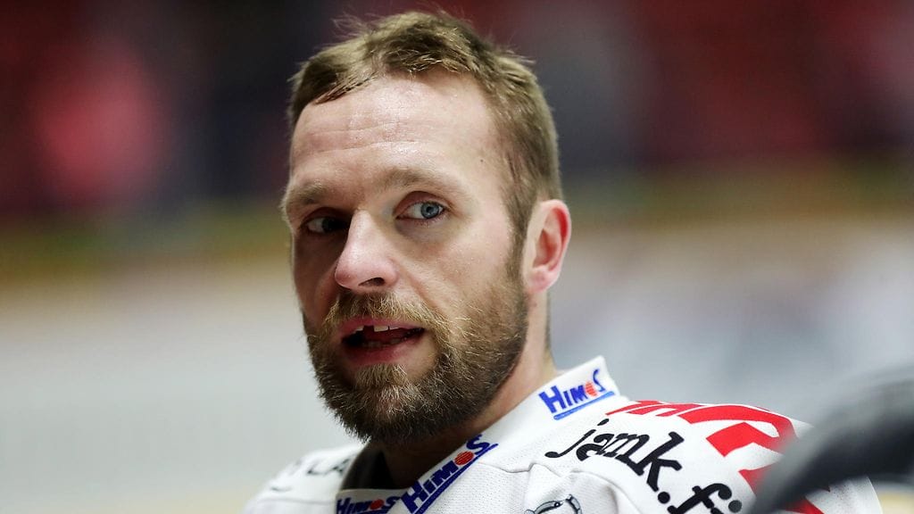 Mikko Mäenpää hyppää JYPin pelaavaan miehitykseen.