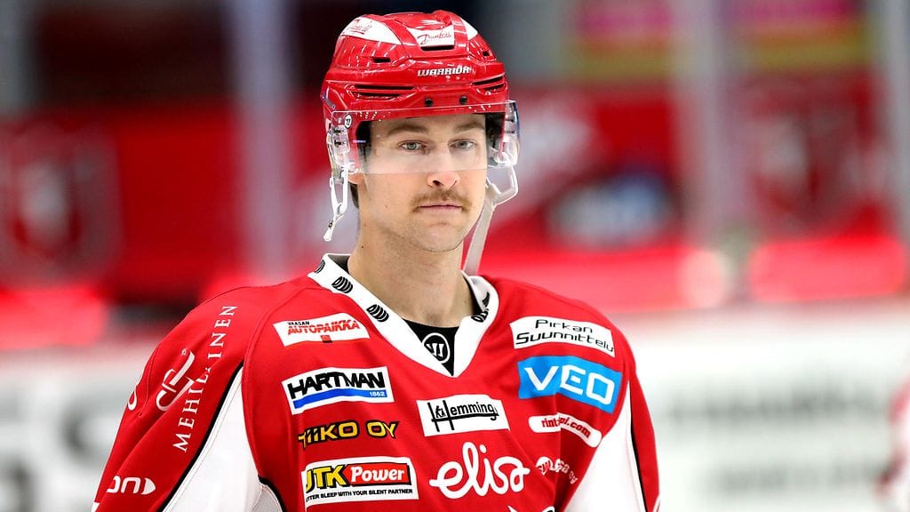 Colby Robakin ottelu päättyi ulosajoon.