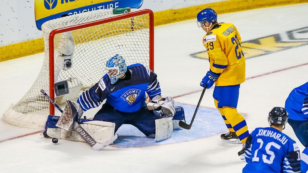 Ruotsi kaatoi Suomen nuorten MM-kisoissa lukemin 2-1. Nuorten Leijonien maalilla Ukko-Pekka Luukkonen oli kahdesta takaiskusta huolimatta Suomen avainhahmoja.