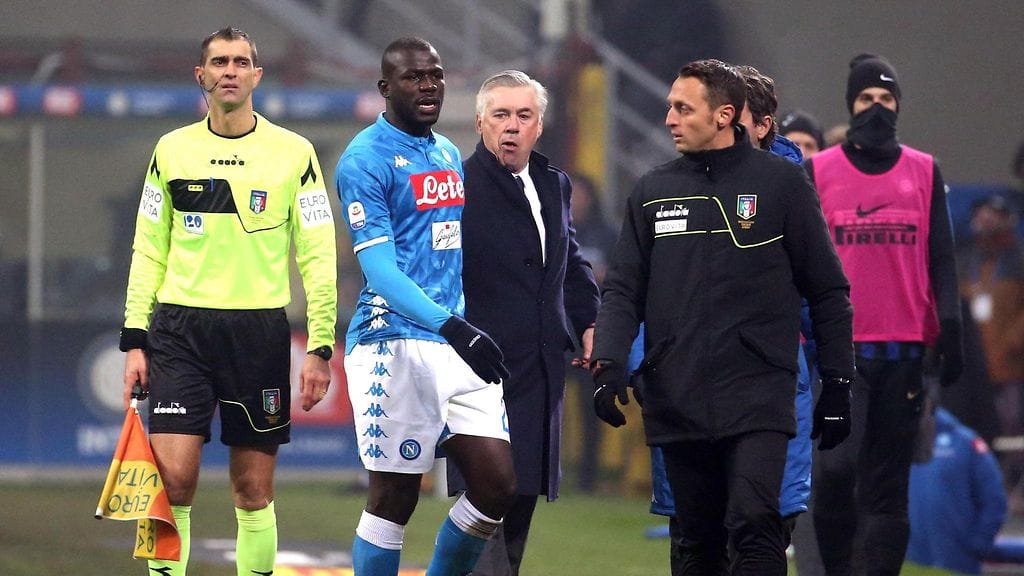 Kalidou Koulibaly (toinen vasemmalta) joutui rasististen huutojen kohteeksi.