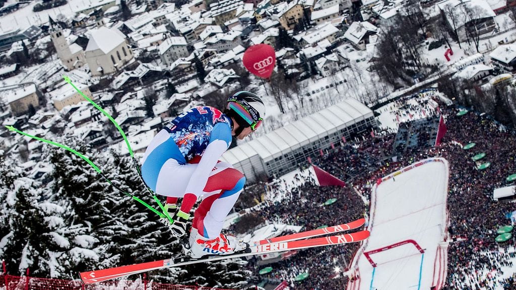 Sveitsiläinen Marc Gisin loukkaantui vakavasti kaaduttuaan Grödenin syöksylaskussa.