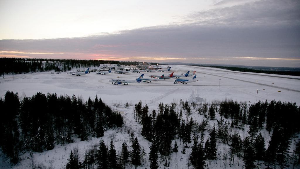 Rovaniemen lentokentälle laskeutuvan matkustajakoneen laskusiivekkeessä oli vikaa ja pelastuslaitos kutsuttiin paikalle.
