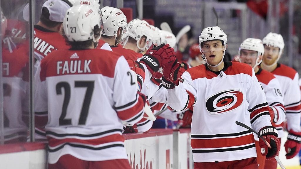 Sebastian Aho maalasi Carolinan 1–2-kavennuksen Washingtonia vastaan.