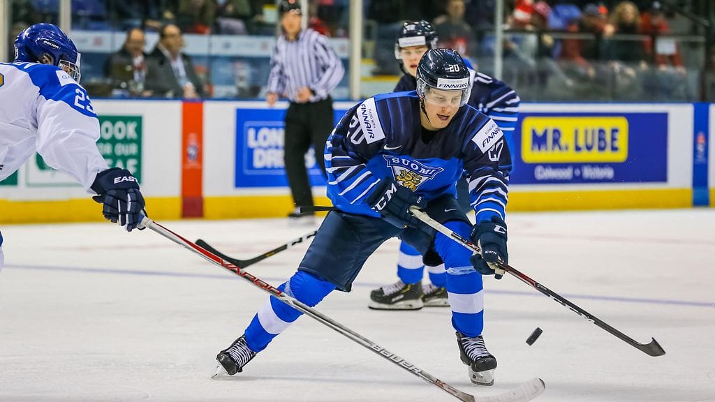 Nuorten Leijonien avainhyökkääjä Eeli Tolvanen on yhä maaleitta MM-kisoissa. Tulisiko hänet siirtää toiseen ketjuun?