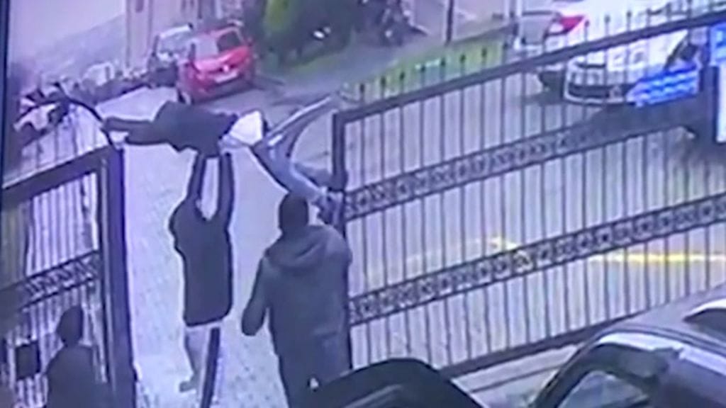 Vartiointiliike julkaisi videon opetusmielessä muistuttaakseen hajamielisiä ihmisiä, miten voi käydä, jos unohtaa avaimensa kotiin.