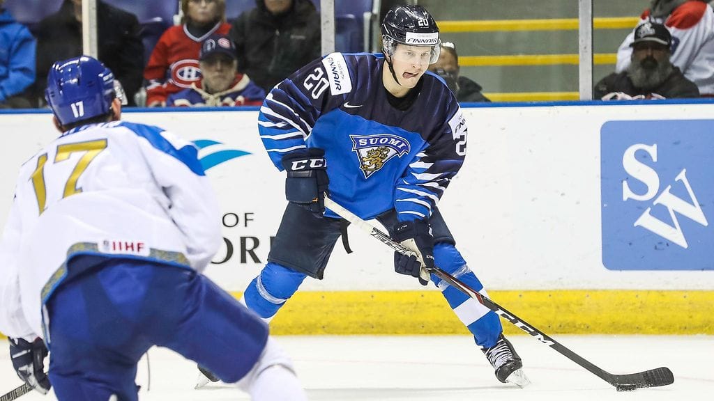 Eeli Tolvanen vauhdissa Kazakstania vastaan.