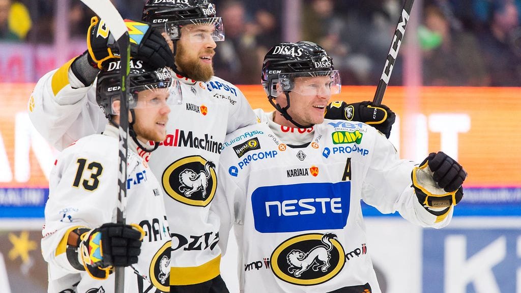 Kärpät juhli voittoa Oulussa. Arkistokuva.