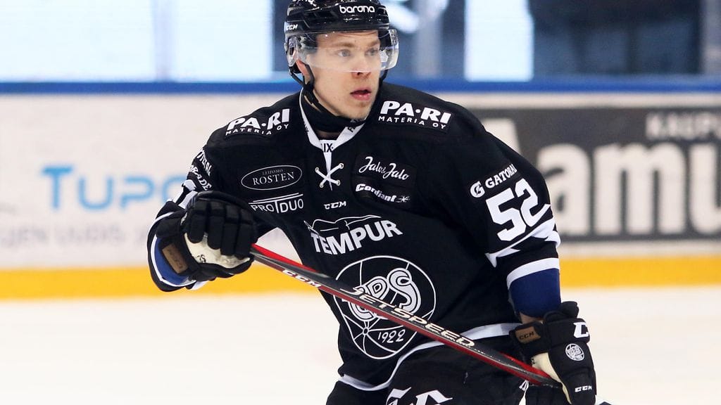 Petrus Palmu iski kaksi maalia Lukon verkkoon Raumalla.