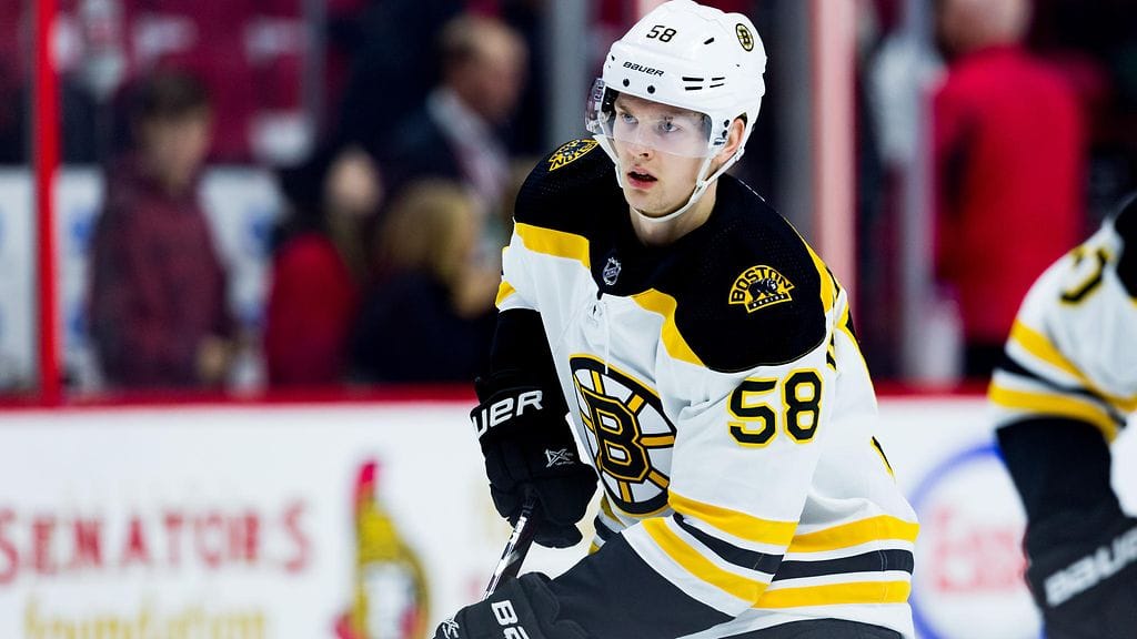 NHL-seura Boston Bruinsista nuorten MM-kisoissa lainalla oleva Urho Vaakanainen väläytteli osaamistaan, kun Suomi kohtasi Slovakian.