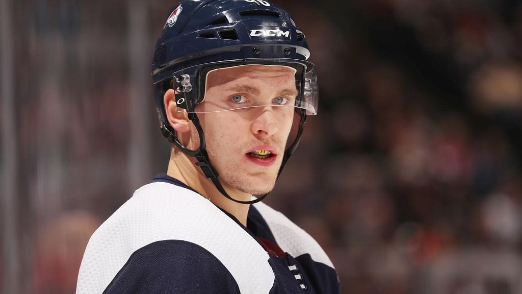 Colorado Avalanchen suomalaistähti Mikko Rantanen heilutti maaliverkkoja yön NHL-kierroksella.