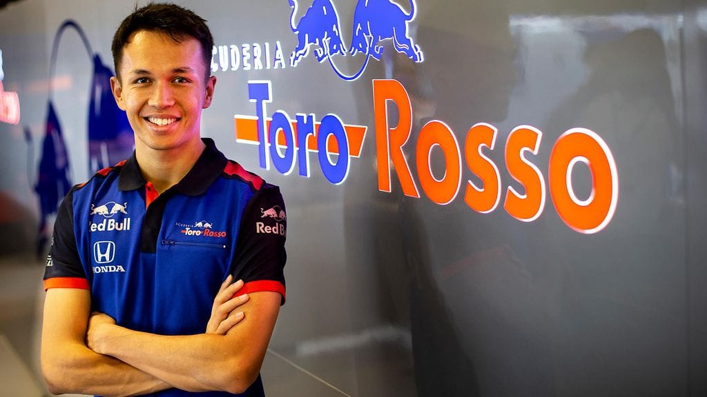 Alexander Albon pääsee ensi kaudella Toro Rosson F1-auton rattiin.
