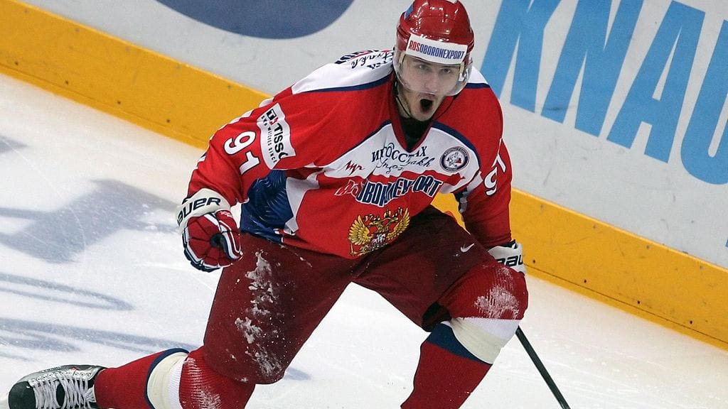 Venäläinen kiekkoilija Oleg Saprykin riehui lennolla humalassa.