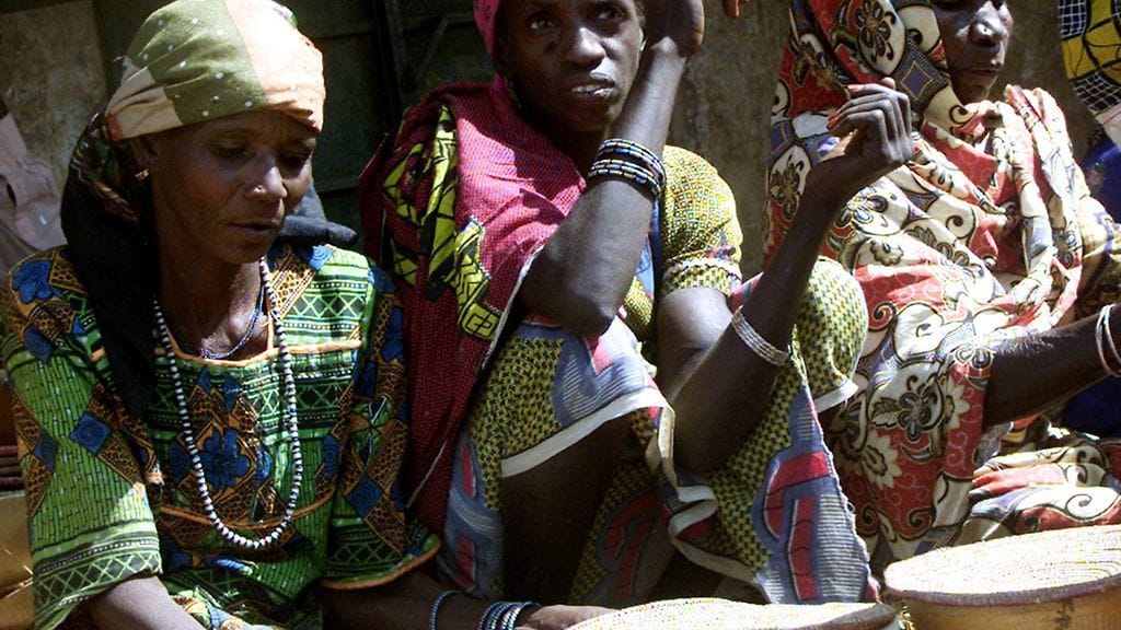 Fulani-paimentolaisheimoon kuuluvia naisia kuvattuna torilla Nigeriassa. Kuva on arkistokuva.