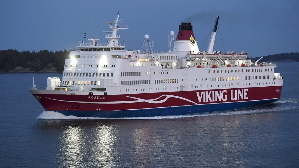 Alukset pääsivät kovasta myrskystä huolimatta päätesatamiinsa aikataulun mukaisesti.