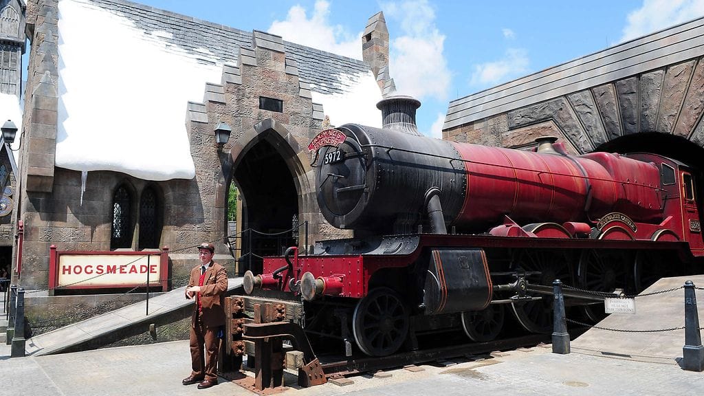 Jana Schmieding koki ikävän tilanteen The Wizarding World of Harry Potter -teemamaailmassa Universal Studiosissa (kuvassa).