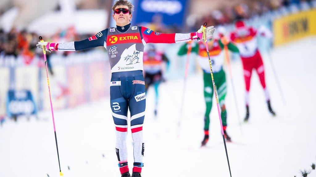 Johannes Hösflot Kläbo tuli tiistaina maaliin sprinttikisan voittajana.