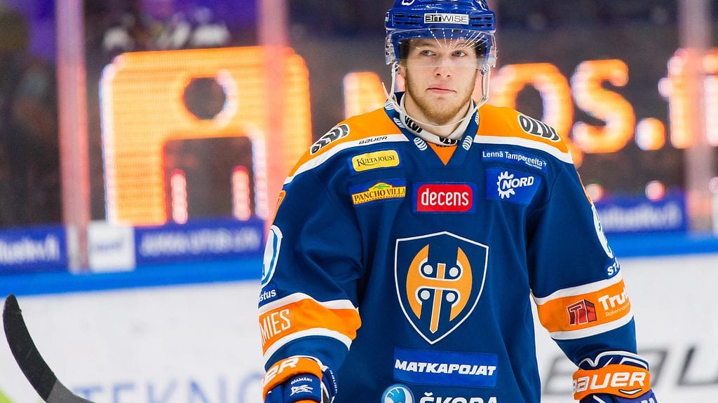 Niko Ojämäki otti kauden ensimmäisen jäähynsä.