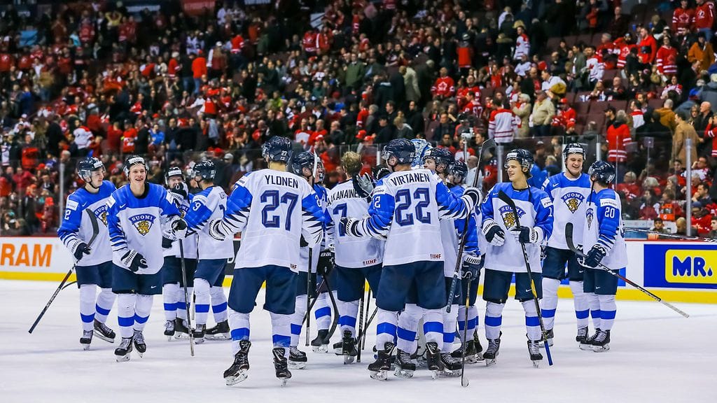 Suomi sai juhlia Kanada-puolivälieräottelun jälkeen, kun Toni Utunen ampui 2-1-voittomaalin jatkoajalla.