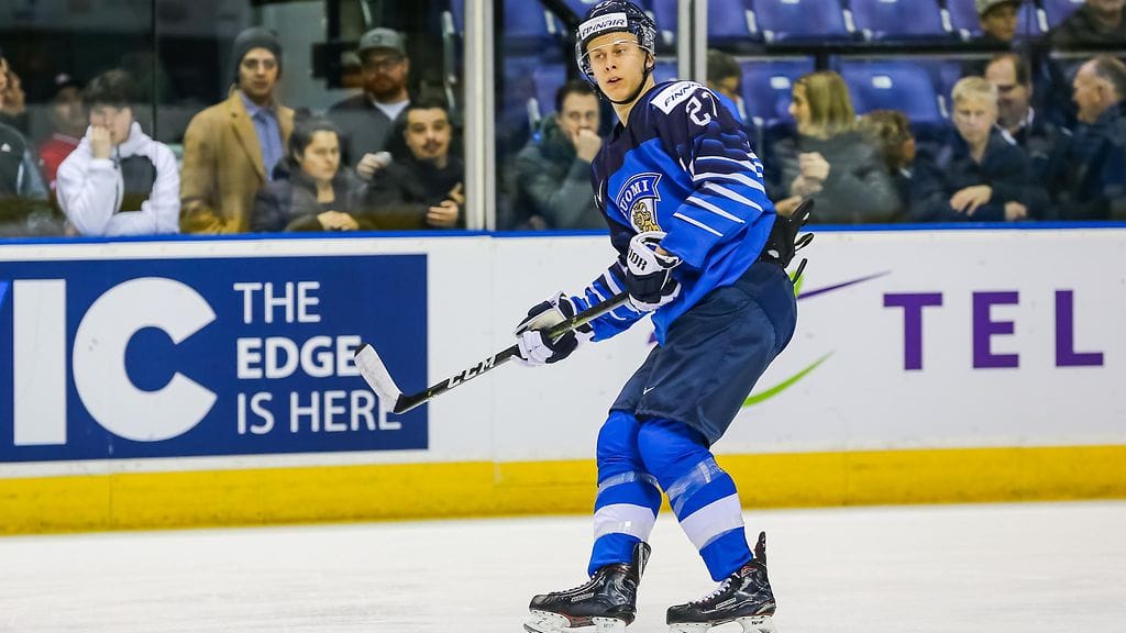 Nuorten Leijonien Jesse Ylönen on toisen polven maajoukkuehyökkääjä. Isä Juha oli voittamassa miesten MM-kultaa vuonna 1995.