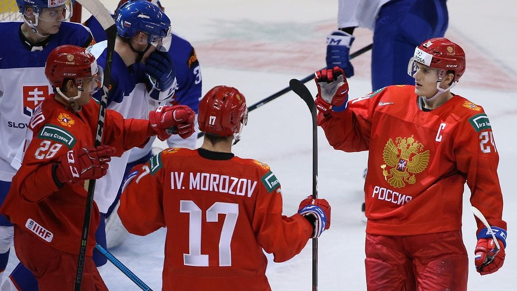 Klim Kostin (oik.) pyöritteli ketjukavereidensa kanssa Slovakiaa MM-puolivälierässä mennen tullen.