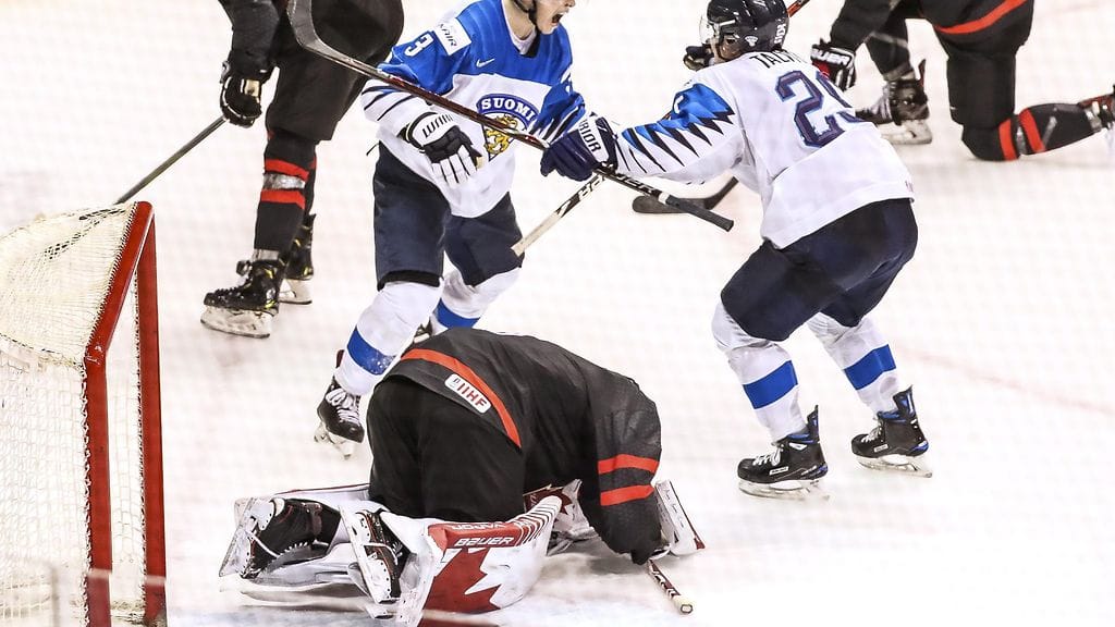 Kanadan maalivahti Michael DiPietro lukeutui Suomi-ottelun onnistujiin, vaikka jatkoajalla joutui antautumaan.