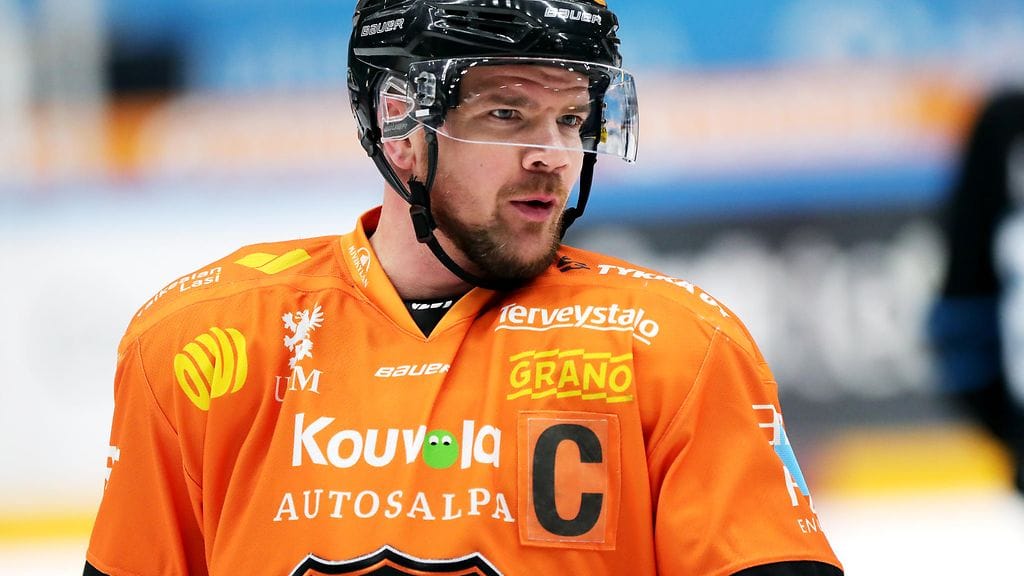 Juha-Pekka Haataja teki KooKoon ensimmäisen maalin Ilvestä vastaan.