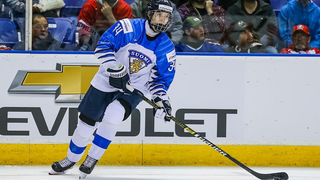 Suomen puolustaja Ville Heinola on sivussa yön Sveitsi-välieräottelusta.