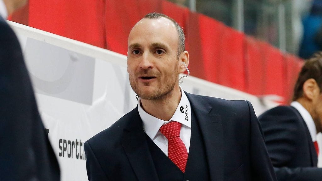 Sveitsin päävalmentaja Christian Wohlwend on heittänyt värikkäitä kommentteja nuorten MM-kisojen aikana.