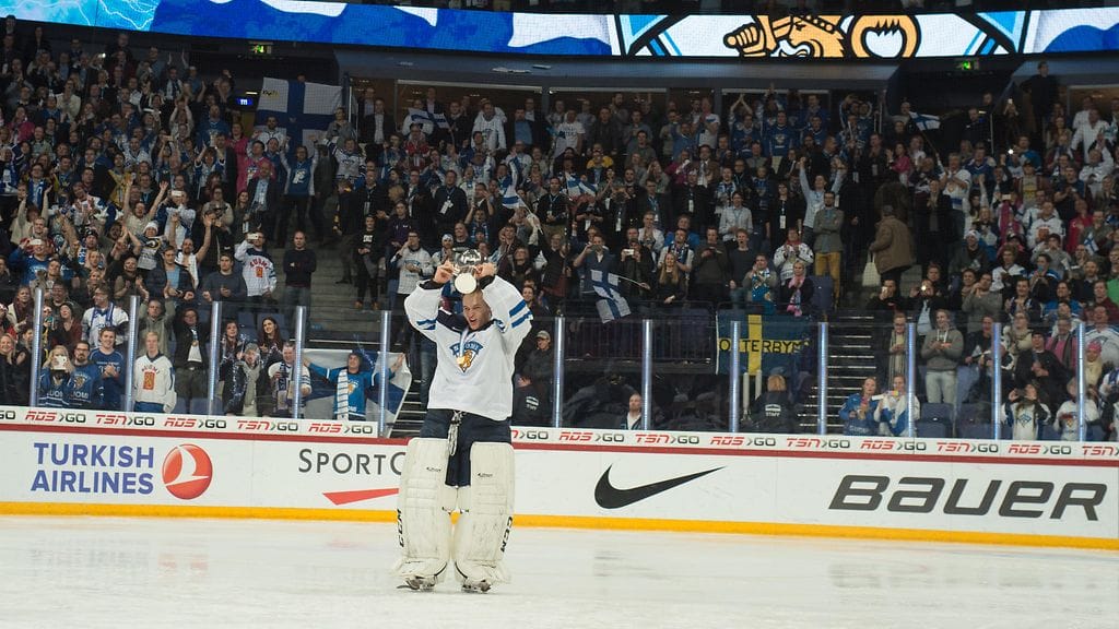 Kaapo Kähkönen juhli nuorten maailmamestaruutta Helsingissä 2016.