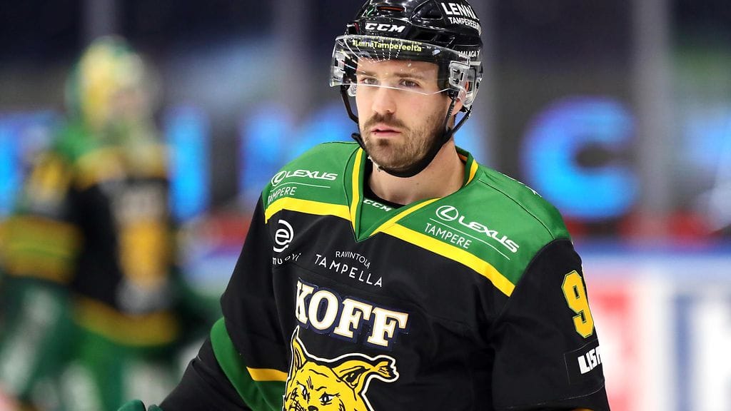 Mike Halmo sai suihkukomennuksen Vaasassa.