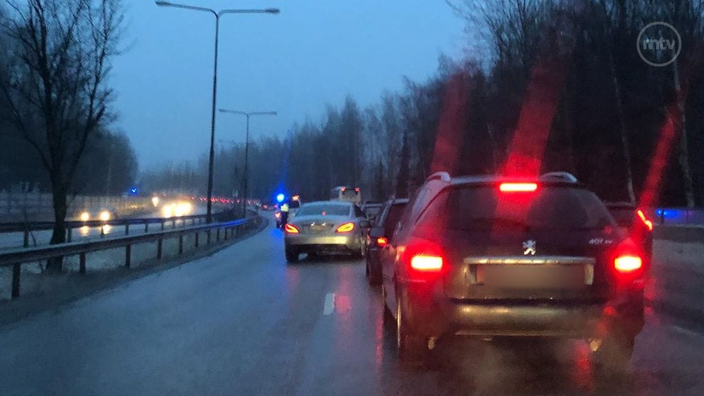 Helsingissä on sattunut kuuden auton ketjukolari aamuruuhkassa Turunväyllä, kertoo poliisi.