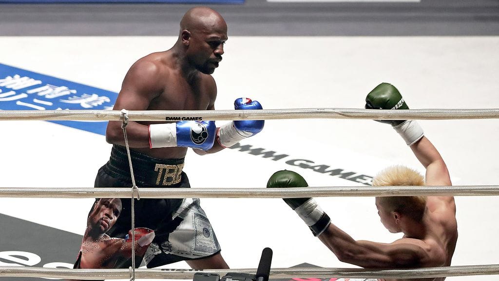 Floyd Mayweatherin (vas.) ja Tenshin Nasukawan ottelu on saanut valtavan kritiikkiryöpyn.