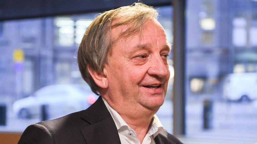 Hjallis Harkimo poseeraa uudessa kuvassa Dan-poikansa kanssa.