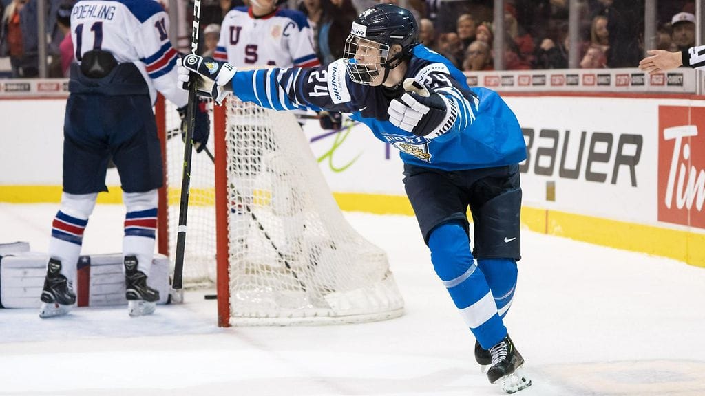 Nuorten Leijonien huippulupaus Kaapo Kakko iski 3-2-voittomaalin jääkiekon alle 20-vuotiaiden MM-kisojen loppuottelussa Yhdysvaltoja vastaan.