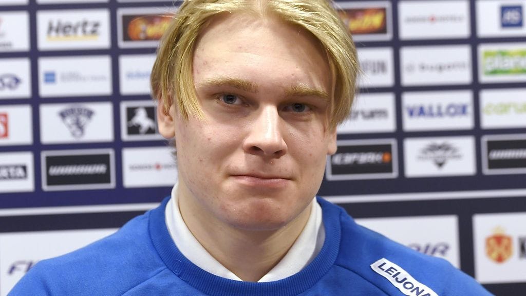 Nuorten Leijonien 17-vuotias huippulupaus Kaapo Kakko.