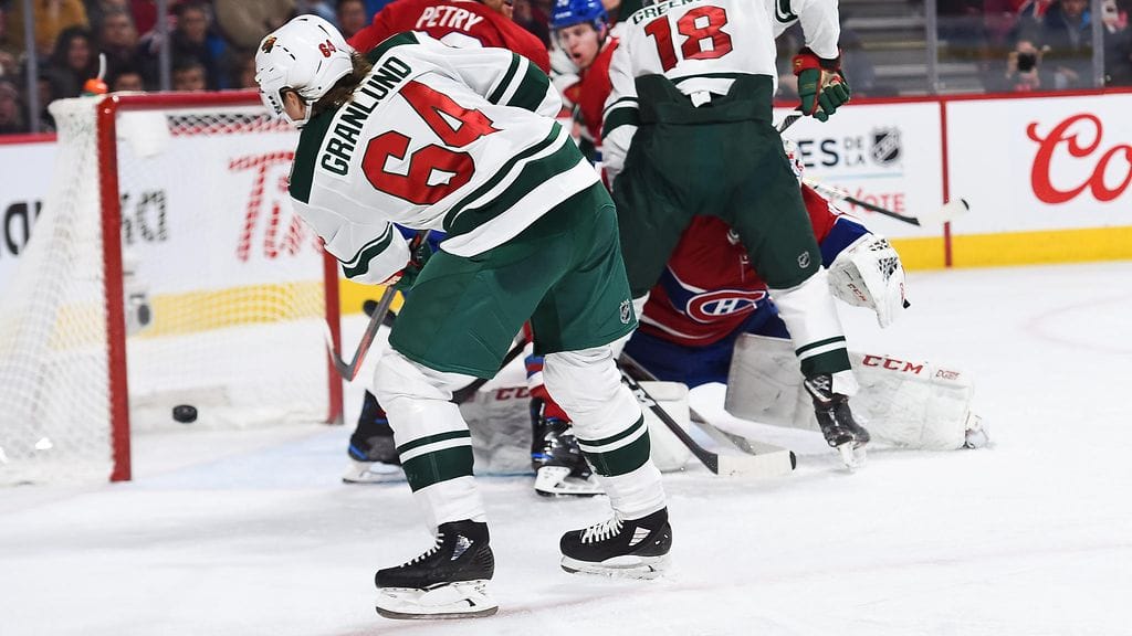 Mikael Granlund iski kiekon Montrealin verkkoon.