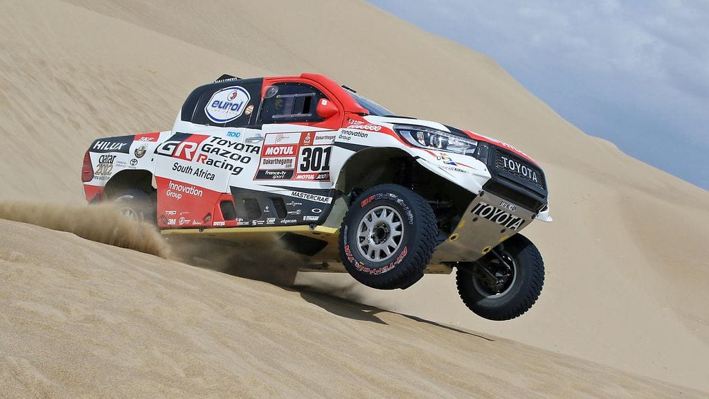 Nasser Al-Attiyah vauhdissa Dakarin avauspätkällä.