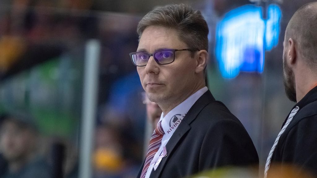 Tuomas Tuokkola joutui väistymään KooKoon päävalmentajan paikalta.