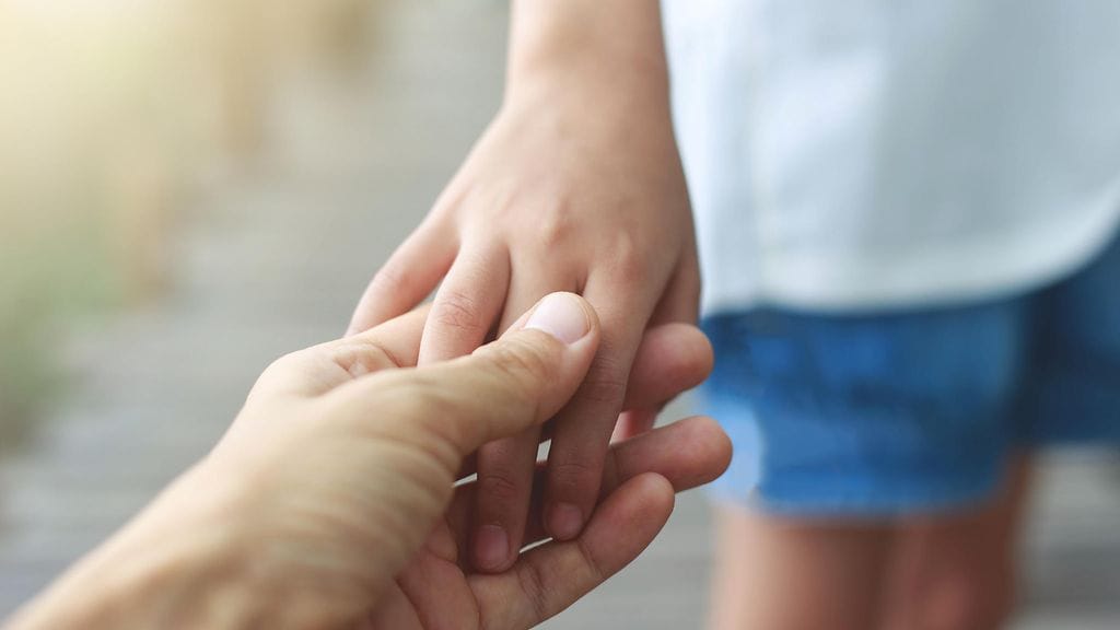 Useat parisuhteet muuttuvat, kun vanhemmuus astuu kuvioihin.