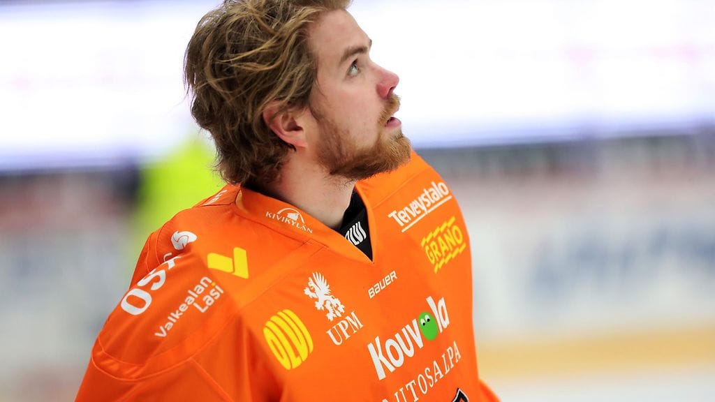 Samu Perhonen koki kovia Kärppiä vastaan Oulussa.