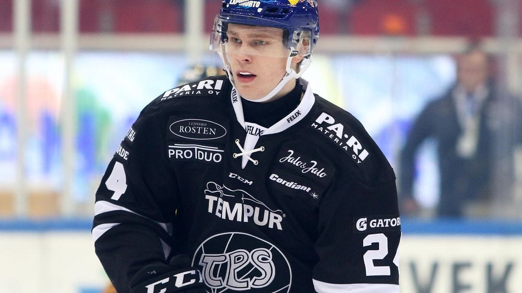 Kaapo Kakko pukee ylleen tutun TPS-paidan tulevana perjantaina Tapparaa vastaan.